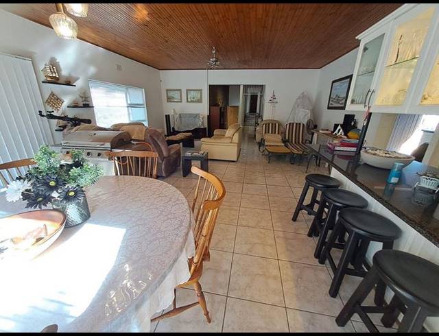 4 BEDROOM HOUSE FOR SALE IN MARGATE BEACH